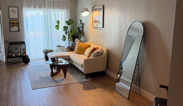Perfect 2-bedroom apartment in charming residential area in mid city Los Angeles