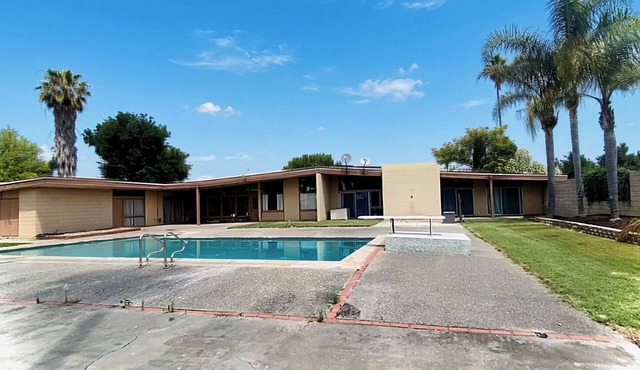 Perfect 4 bedroom spacious country house w/pool in charming Woodland countryside