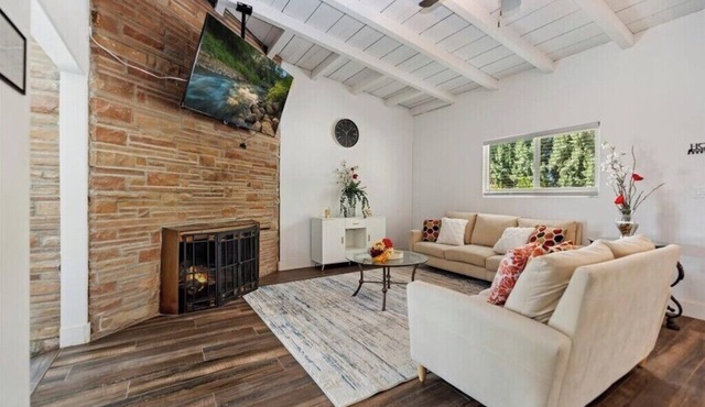 Perfect Private Getaway w/Pool in Thousand Palms!