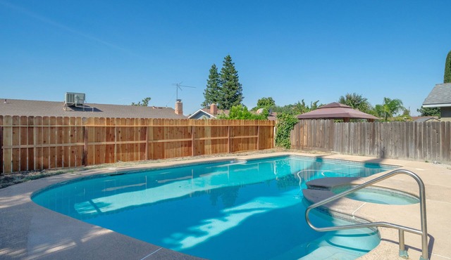 Perfect Summer Retreat in Clovis w Swimming Pool