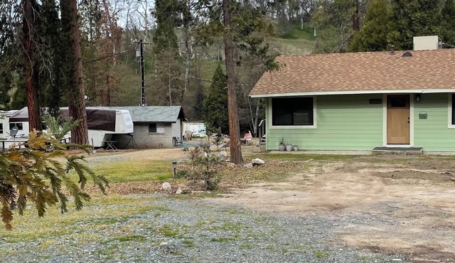 Perfect 4-bedroom cabin in beautiful California Hot Springs