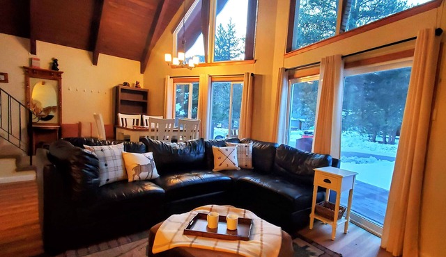 Pet-Friendly 3BR Home Near Heavenly & Lake. Available fall or Winter ski lease