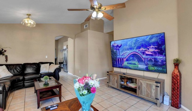 Pet-Friendly 3B Vegas Rental | Sleeps 8 | Families, Groups & Nurses Wellcome! in Las Vegas