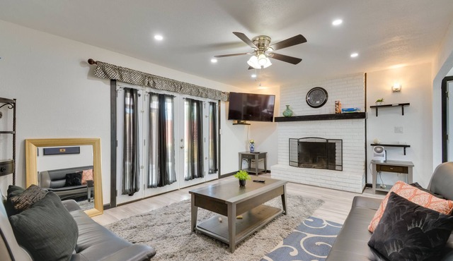 Pet-Friendly Atwater Home ~ 12 Mi to Yosemite Lake