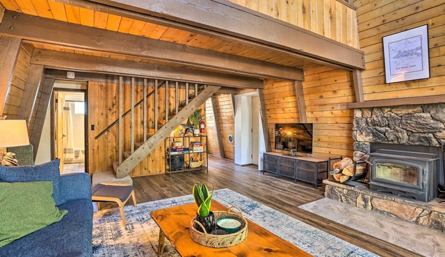 Pet-Friendly Cottage, Walk From Big Bear Village!