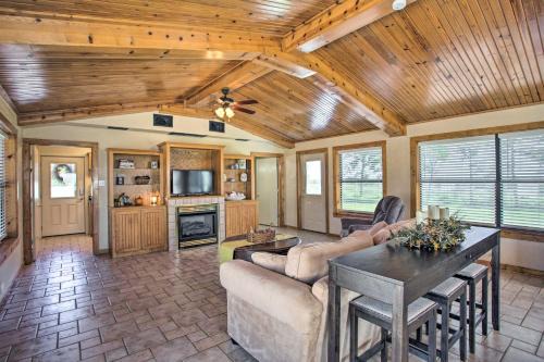 Pet-Friendly Efficiency Cottage w/Pool! in Calera