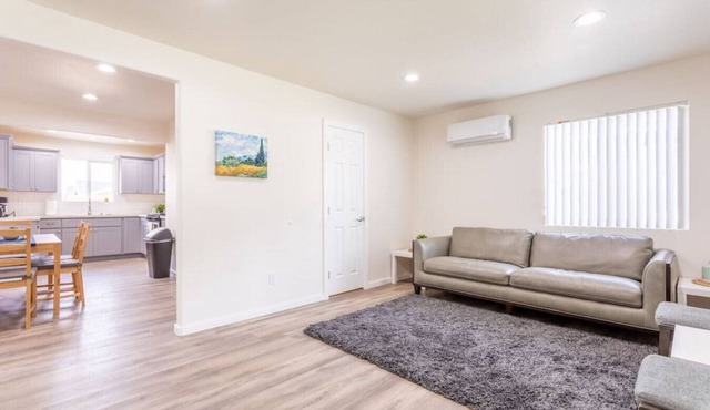 PET FRIENDLY!, King Bed, Free Parking, & Wifi.