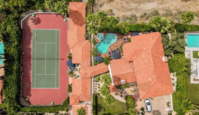 Pet-friendly luxury estate in The Mesa, 360-views in South Palm Springs