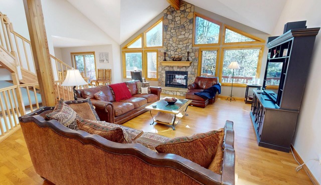 Pet Friendly, Private Hot Tub! Great for Gatherings, Teams. 2 Living Areas! in Silverthorne