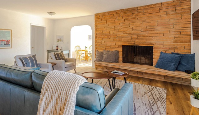 Pet friendly private house in the heart of Solvang! Enjoy a secluded yard and spacious cottage for your family.