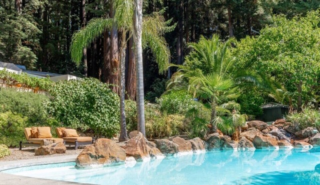 Pet Friendly Redwood Retreat w/pool (not heated)