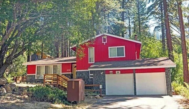 Pet Friendly Home with 4 Bedrooms, Sleeping 8- Private Hot Tub, Blocks to Heavenly! 3826R~