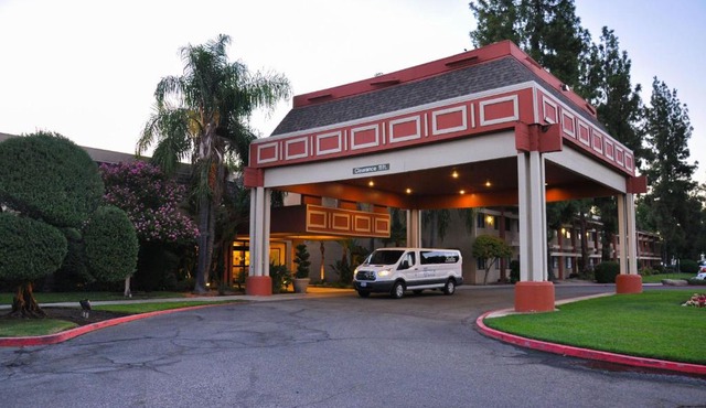 Piccadilly Inn Airport