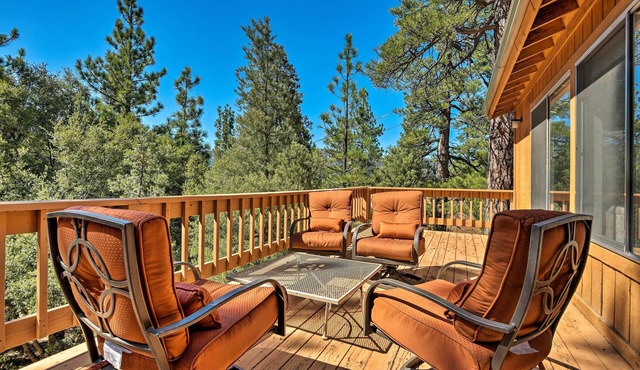 Pine Mountain Club Cottage w/Wraparound Deck!
