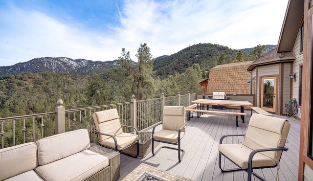 Pine Mountain Club Cabin w/Private Deck & Views!