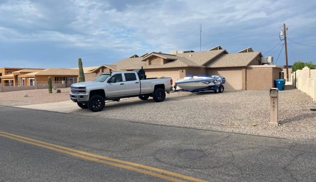 Plenty of Room to park your toys, 1/2 mile from Windsor Launch Ramp w/lake view.