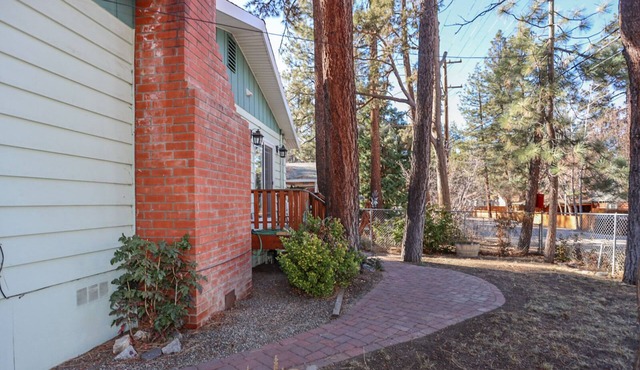 Poet's Corner Cabin, 1 Night Free!