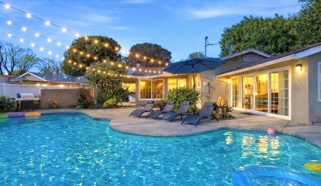 Pool Home Near Universal Studios - 4BR Retreat, Quiet Area, Resort Backyard