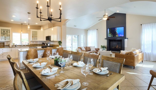 Pool, Hot Tub, Bar, GameRoom & Gym-Wine Country Oasis near Paso, Fair, WaterPark