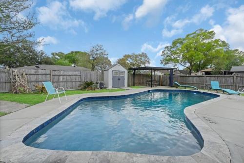 Pool/Outdoor kitchen/Pool table in Houston