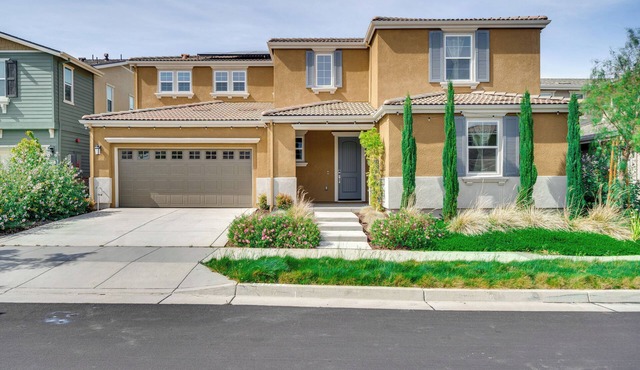 Pool Paradise: Spacious Tracy Home w/Yard!