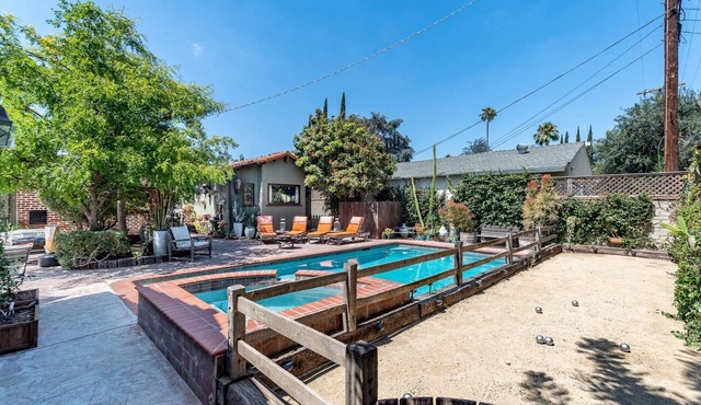 Pool + Spa Oasis Near Universal Studios Pet Friendly