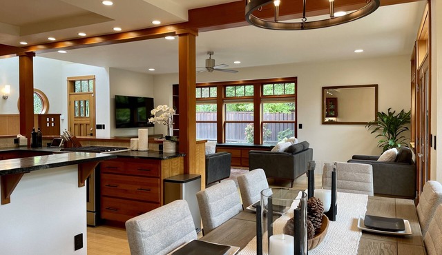 Premier Eugene Craftsman + Private Wellness Yard, Hot Tub, Sauna and Walk to UO in Eugene