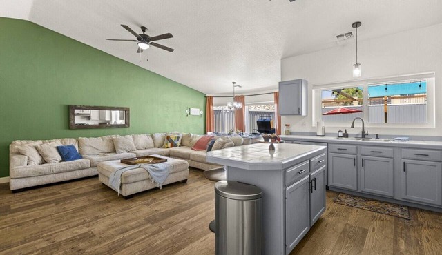 Prime Desert Oasis:Game Room| Parking|Pet Friendly