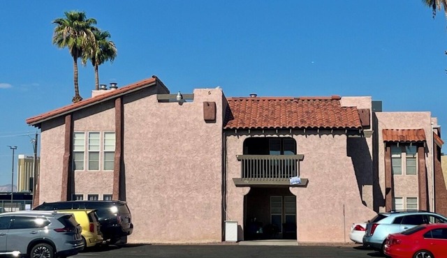 Prime Location 1-Bed 1Bath condo close to Airport, UNLV and STRIP