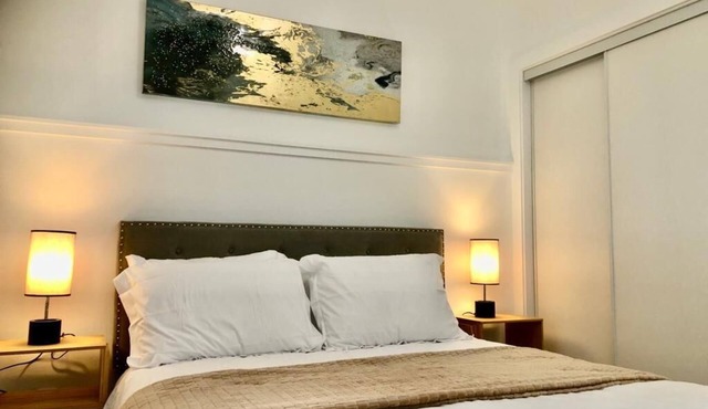 Private 1BR Suite w Full Kitchen & Laundry