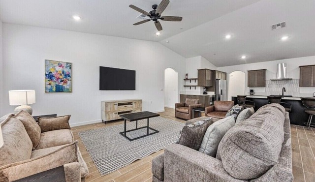 Private Bakersfield Getaway Near Downtown & Parks!