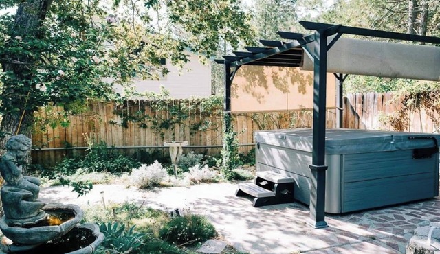 Private beach, boat slip, hot tub, pool table, fenced yard, BBQ, fire pit