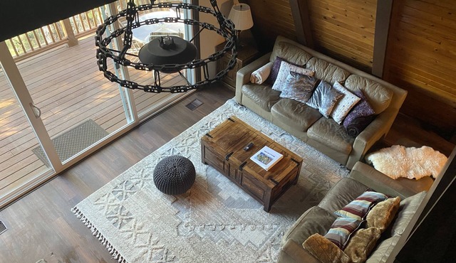 Private cabin in a small mountain town surrounded by pine trees. Snow getaway
