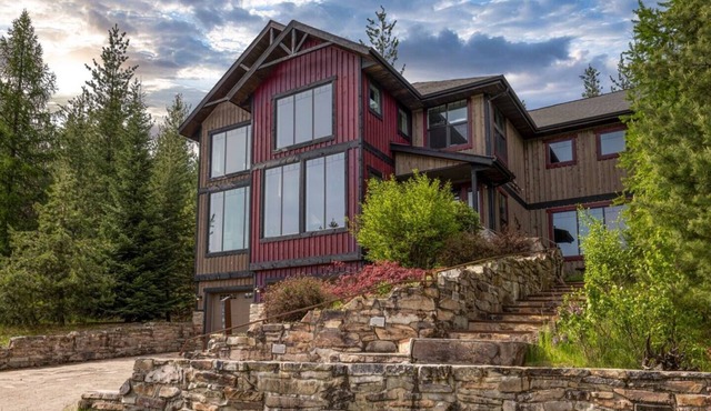Private chalet on golf course 5 min to Silver mntn in Kellogg