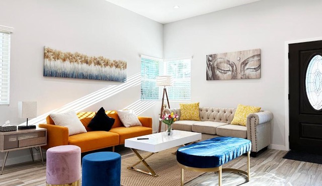 Private, Charming 2BR/2.5BA House with Outdoor Patio