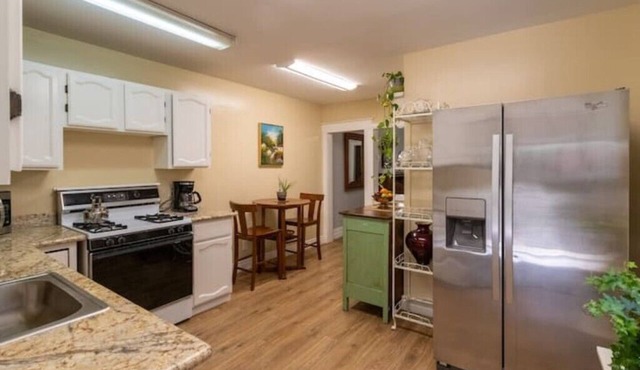 Private entrance, Gated, Cozy, Comfyn in Sacramento