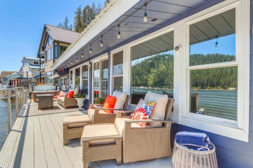 Private Hot Tub: Deer Lake Home w/Dock Access! in Loon Lake