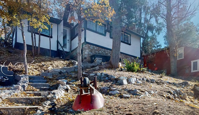 Private retreat for two with modern furnishings, well-equipped kitchen, & W/D