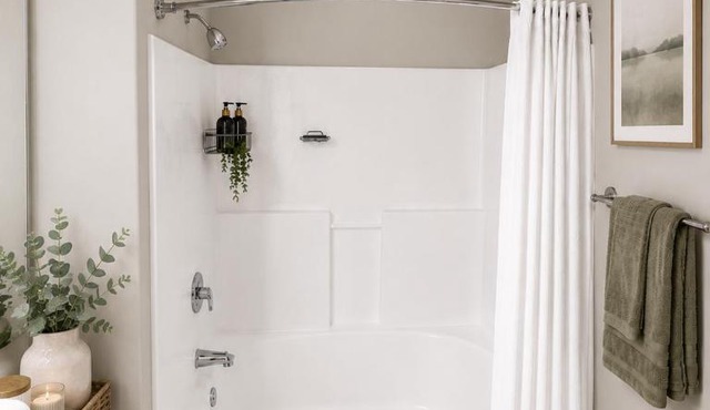 Private Room and private bathroom with pool and sauna in Los Angeles