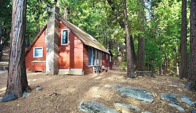 Private Sequoia National Forest Cabin— relaxing retreat with wood burning stove