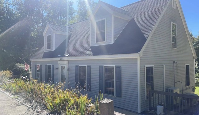 Private Spacious & Sunny Bedroom and Bath in home in Wolfeboro
