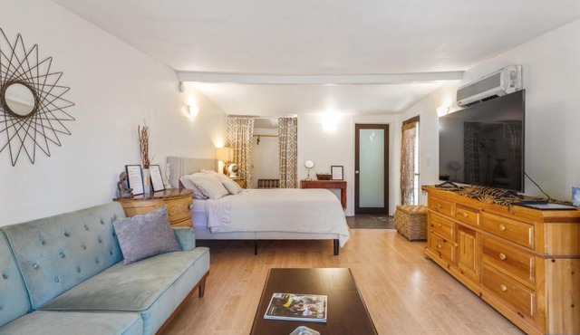 Private Studio City Guest House