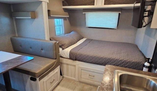 Private Unit w 2 Bath/ Patio