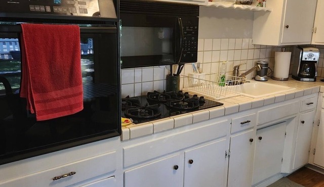 Quaint and charming Duplex, Unit B in Old Town Folsom