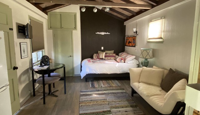 Quaint cottage; 30-day or more rental