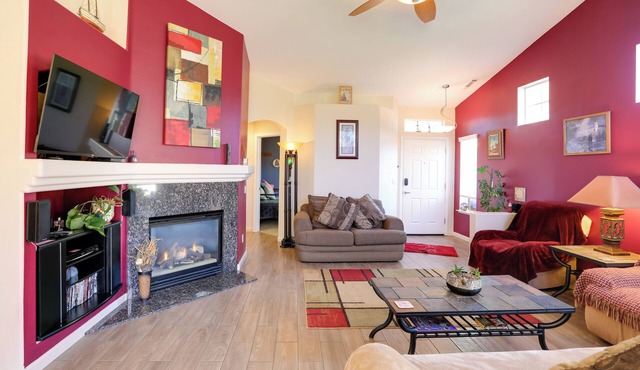 Quaint Cul-De-Sac Home - 14 Miles to Downtown Reno