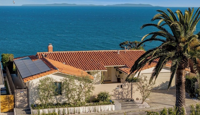Queen’s Necklace Views, Hot Tub & Pizza Oven