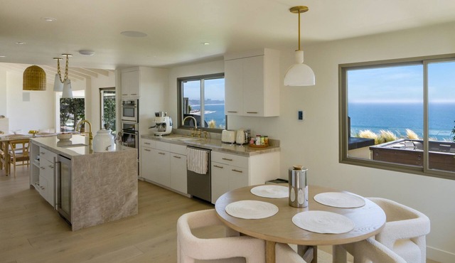 Queen’s Necklace Views, Hot Tub & Pizza Oven in Malibu