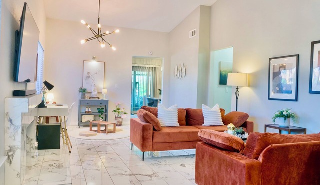 Quiet & Cozy 2BR in Heart of Vegas - 15 Mins to Strip & Downtown