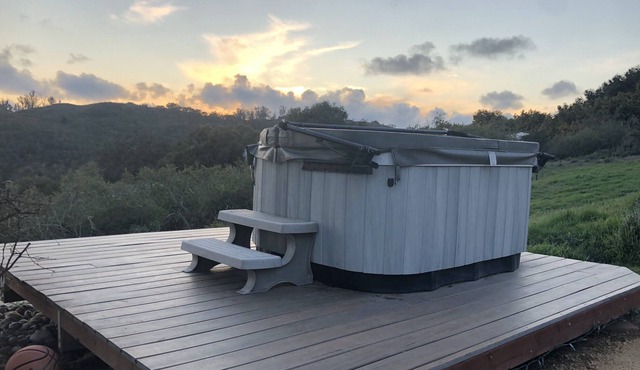 Quiet guest house with panoramic view, outdoor shower and old fashion wood stove